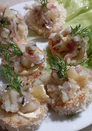 Канапки з маринованою кількою