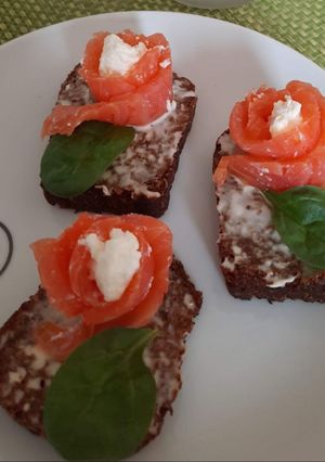 Канапки з лососем слабосоленим - перекус