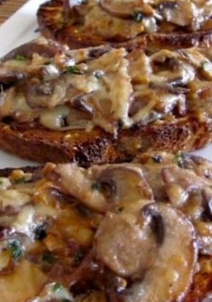 Канапки з грибами і сиром