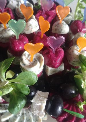 Канапки з бурякового желе і шпинатно-вершкового желе