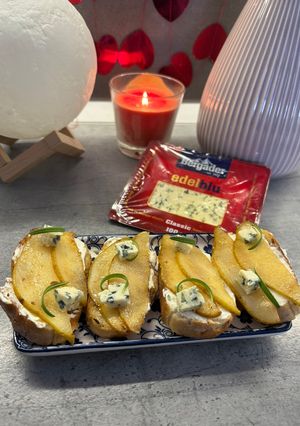 Канапки з грушею та сиром