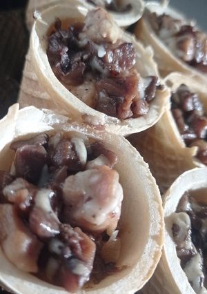 Тарталетки з грибами, куркою та сиром