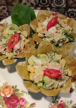 Тарталетки з лавашу з тунцем та каперсами