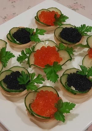 Тарталетки з сиром і ікрою