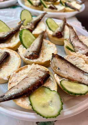 Тарталетки зі шпротами